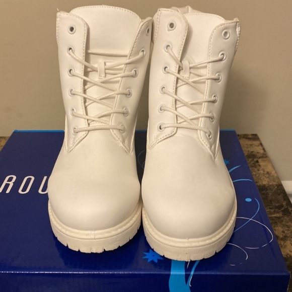 Winter Boot - Picture 3 of 9